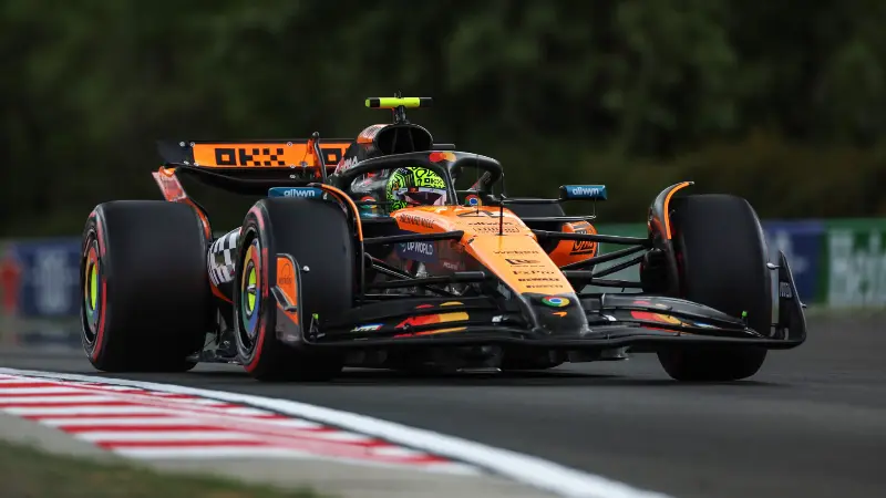 Гран-при Венгрии: Норрис возглавил протокол первой тренировки, Пиастри и Леклер — в тройке лучших.