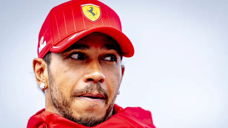 Льюис Хэмилтон оштрафован потерей пяти мест на стартовой решётке Гран-при Италии.