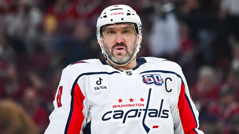 25-летний защитник «Вашингтон Кэпиталз» поделился эмоциями от встречи со своим новым капитаном, Александром Овечкиным, после обмена из «Миннесоты Уайлд».