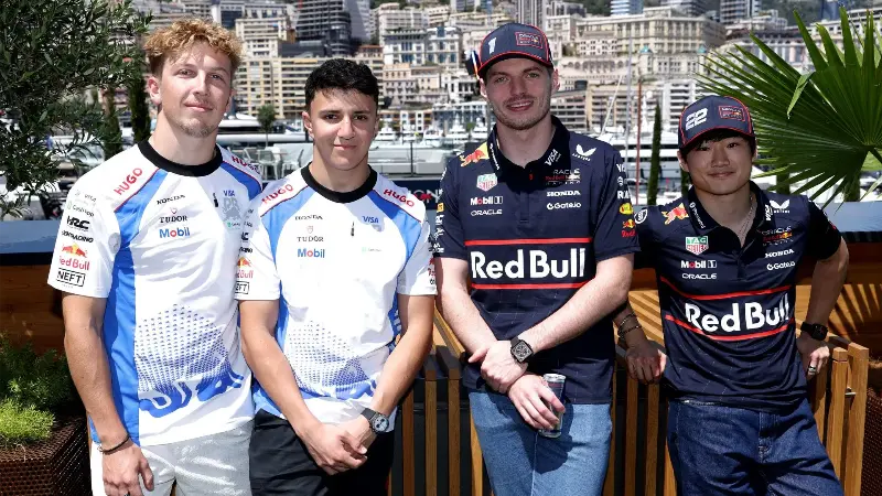 Red Bull объявил составы пилотов обеих команд на сезон Формулы-1 2026 года.