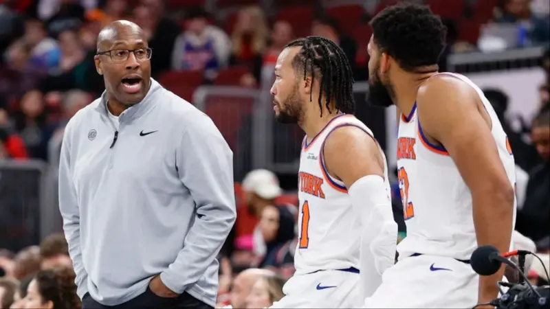 «Кто-то должен уйти», - 7-кратный участник Матча всех звезд НБА вызвал ажиотаж, указав на «разлад» в раздевалке «Нью-Йорк Никс» после разгромного поражения от «Даллас Маверикс».