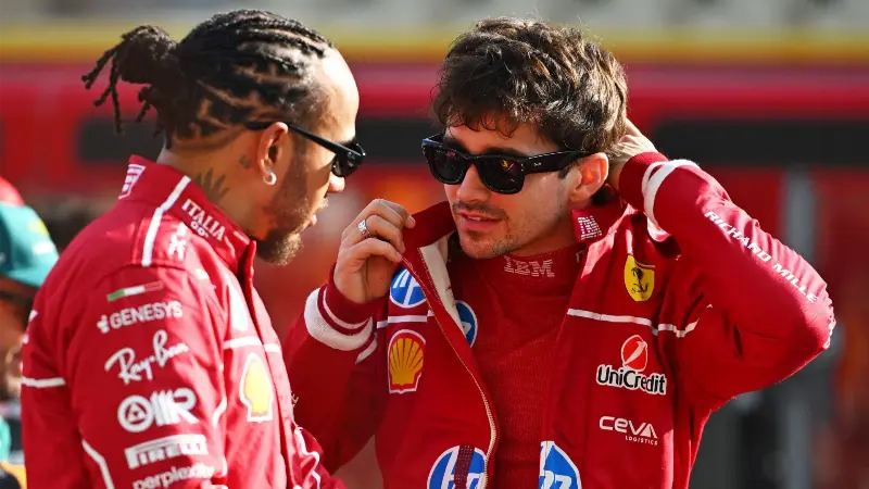 «По-настоящему жаль», - голландский гонщик откровенно высказался о поражении Льюиса Хэмилтона в борьбе со «зверем» Шарлем Леклером.