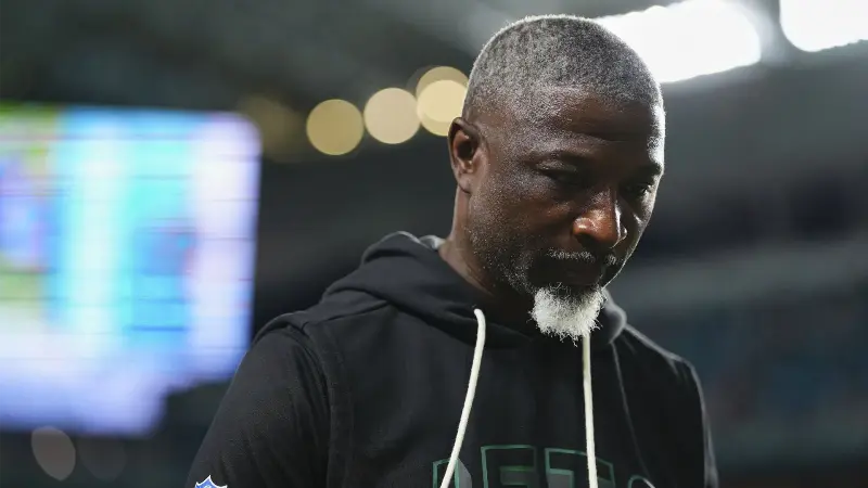 «Он там долго не продержится», - Эммануэль Ачо предрекает скорую отставку главному тренеру «Нью-Йорк Джетс» Аарону Гленну после того, как Джастин Филдс и его команда уступили «Даллас Ковбойс» со счетом 22:37.