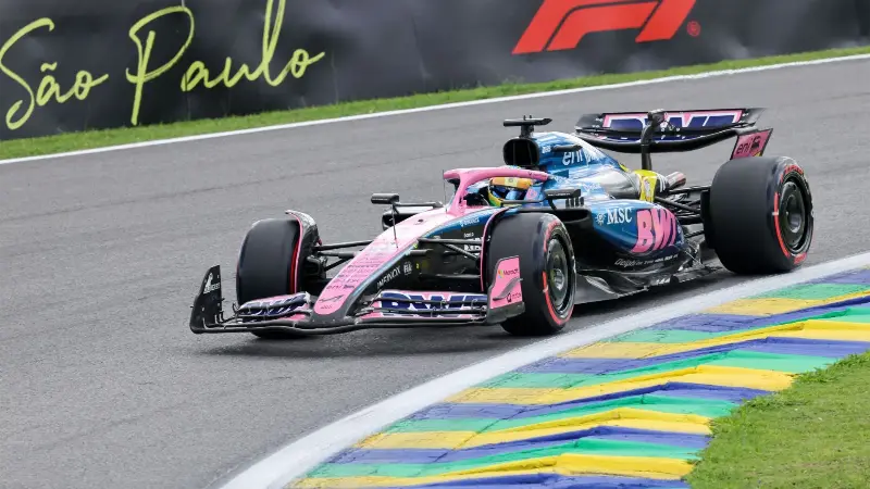 База команды Alpine F1 подверглась шокирующему ночному взлому; полиция ведет расследование.