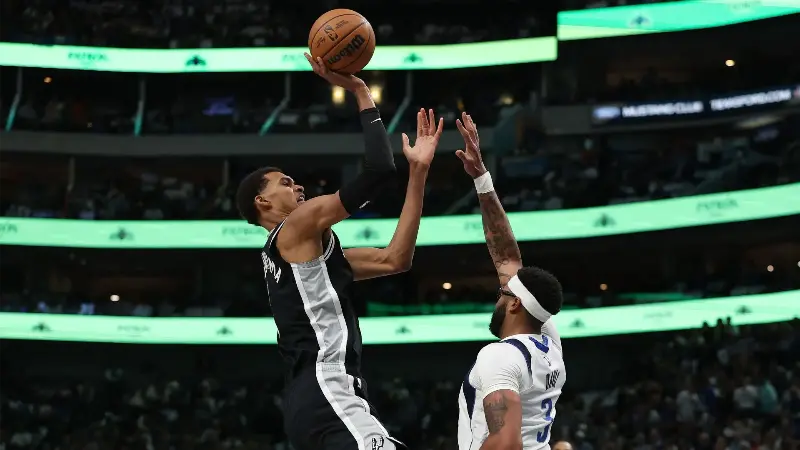 Энтони Дэвис признал суровую реальность: Виктор Вембаньяма уничтожил переднюю линию «Даллас Маверикс».