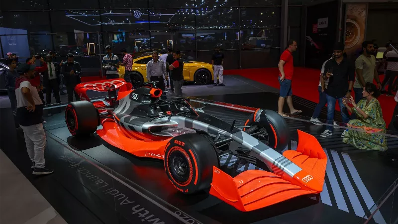 Audi продала часть своей доли в команде Формулы-1 менее чем за два года до своего официального вступления в чемпионат.