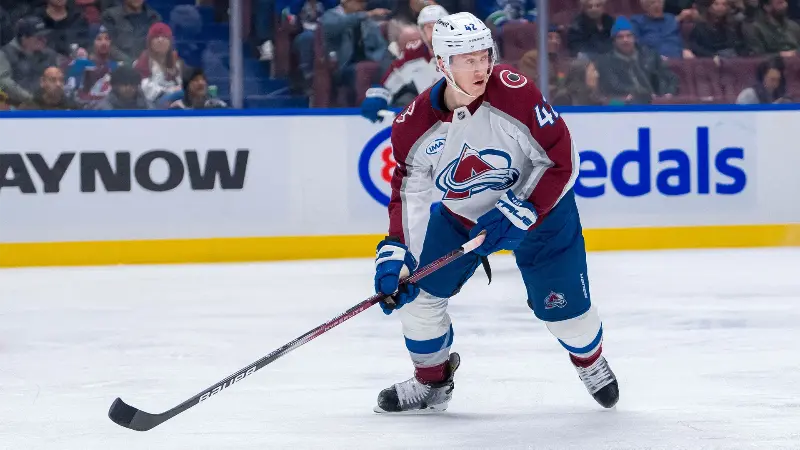 Кейл Макар из «Колорадо Эвеланш» дал свою оценку сокрушительному силовому приему Джоша Мэнсона против Уоррена Фёгеле.