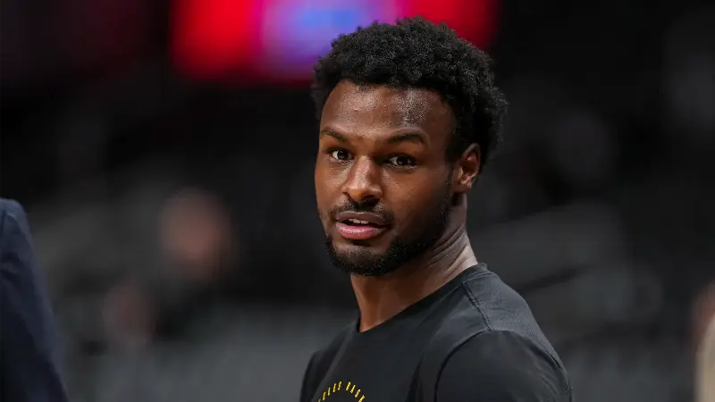 Бронни Джеймс восхитился невероятным атлетизмом новичка «Лейкерс» с контрактом на 5,9 миллиона долларов на фоне доминирования их дуэта в G-Лиге.