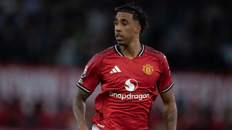 «Невозможно что-то построить на негативной энергии», — Лени Йоро, по-видимому, бросил камень в огород бывших одноклубников по «Манчестер Юнайтед», высоко оценив чистку состава.