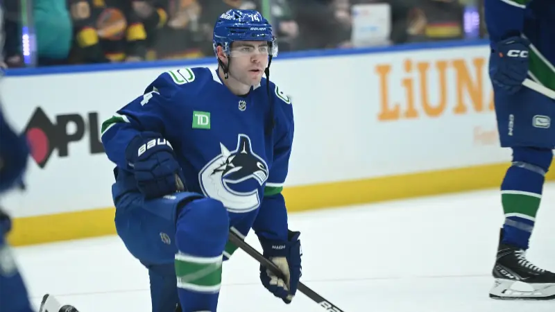 Нападающий «Ванкувер Кэнакс» Джейк Дебраск раскрыл забавную причину, по которой он потерял «авторитет» среди своих товарищей по команде.