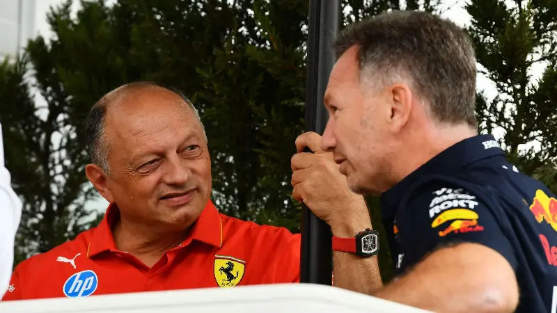 Слухи о переходе Кристиана Хорнера в Ferrari были опровергнуты, поскольку Фред Вассёр по-прежнему пользуется поддержкой высшего руководства.