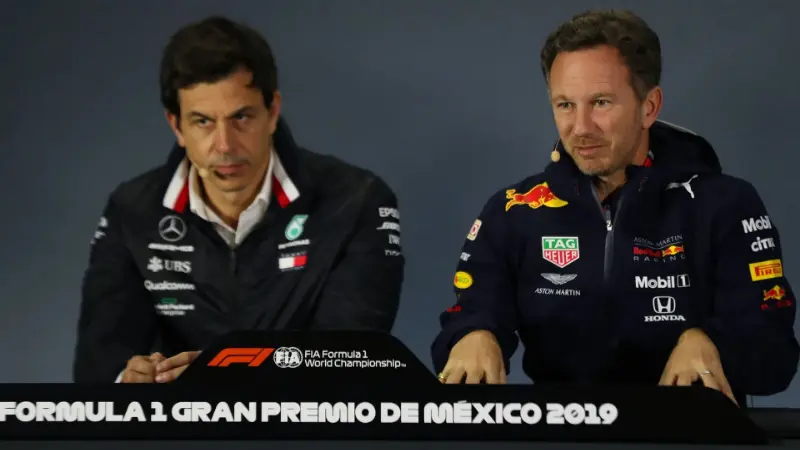 Кристиан Хорнер вынес вердикт по поводу использования лазейки со степенью сжатия командами Mercedes и Red Bull