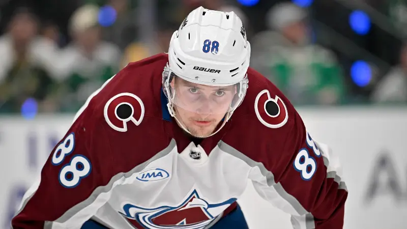 По мнению инсайдера НХЛ, ситуация с контрактом Мартина Нечаса в «Колорадо Эвеланш» напоминает историю с переговорами Микко Рантанена.