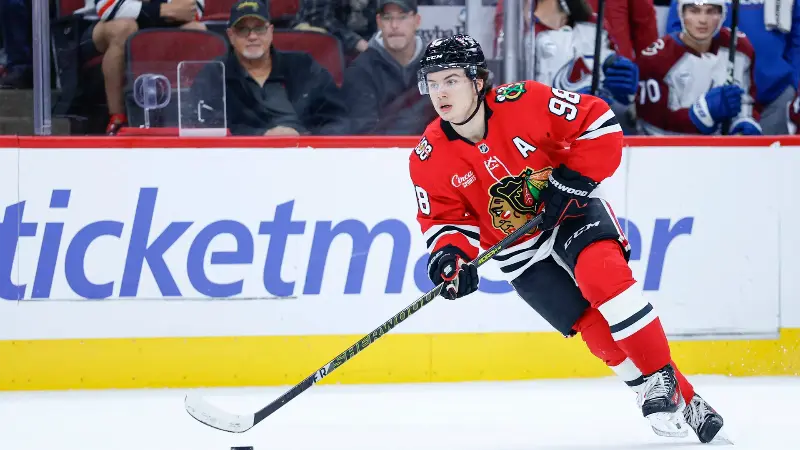 Коннор Бедард высказал мнение, отличное от позиции главного тренера «Чикаго Блэкхокс», касательно спорного удаления за блокировку в овертайме, которое привело к поражению от «Миннесоты Уайлд» со счетом 3:4.