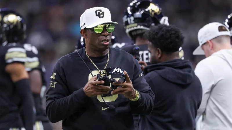 Инсайдер, связанный с «Даллас Ковбойз», раскрыл временные рамки поиска нового главного тренера на фоне слухов о взаимном интересе между франшизой и Деоном Сандерсом.