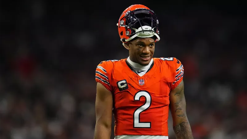 Ди Джей Мур надеется, что «Беарз» подпишут уайд ресивера с контрактом $80 100 000, чтобы начать эпоху Бена Джонсона