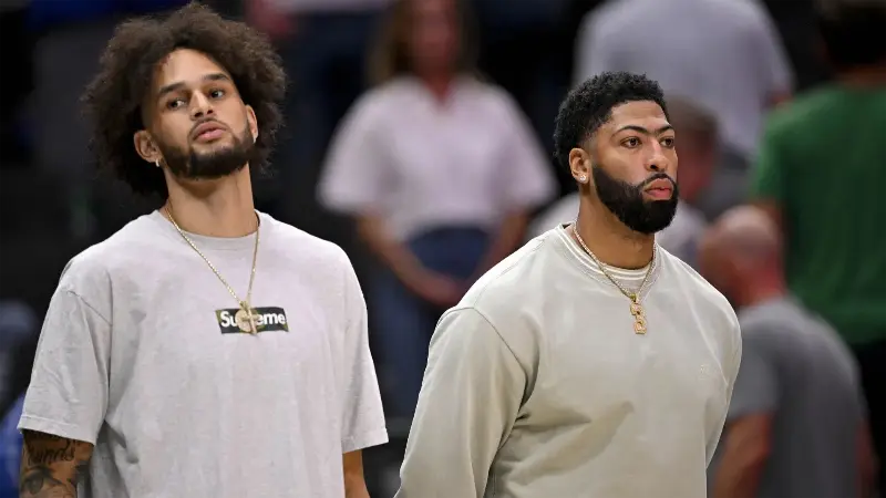 Отчёт о травмах «Даллас Маверикс»: важные новости о возвращении Энтони Дэвиса и опасения по поводу Дерека Лайвли перед матчем с «Хит».