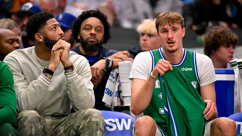 Сводка травм «Даллас Маверикс»: команда в критическом положении, в списке травмированных числятся 10 игроков. Участие Купера Флэгга и Энтони Дэвиса в матче против «Уорриорз» остается под вопросом.