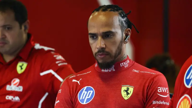 Деймон Хилл считает, что Льюис Хэмилтон может завершить карьеру в середине сезона 2026 года при одном условии.