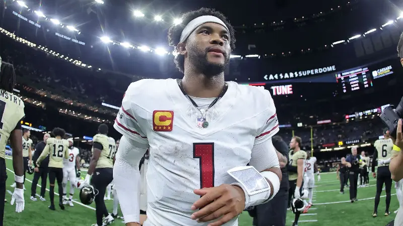 «Не умеет играть эффективно», - Лешон Маккой раскритиковал Кайлера Мюррея после того, как квотербек «Аризона Кардиналс» был отправлен в запас, уступив место Джакоби Бриссетту перед матчем против «Сиэтл Сихокс».