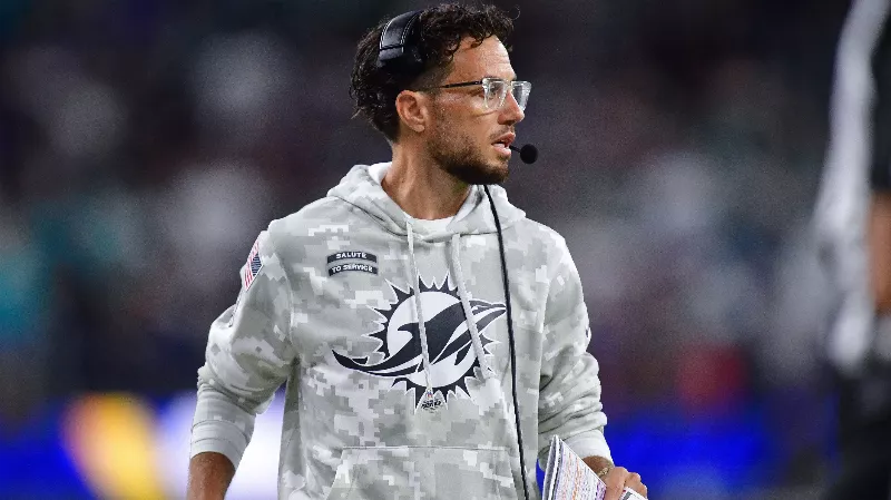 Главный тренер «Майами Долфинс» Майк МакДэниел объяснил, почему он устроил «взрослый каприз» во время дедлайна обменов в НФЛ.