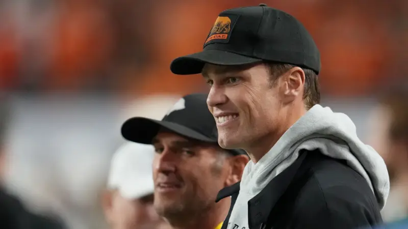 «Не надо мне этой политкорректной чуши», - экс-игрок «Пэтриотс» раскритиковал Тома Брэди за отказ поддержать бывшую команду в Супербоуле-2026