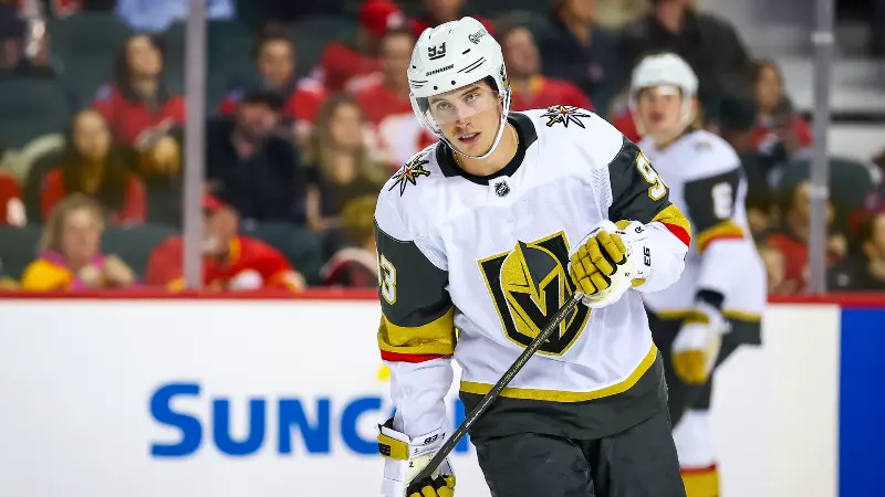 Бывший игрок «Торонто» Митч Марнер рассказал об уважительном отношении болельщиков в Вегасе, что резко контрастирует с угрозами смертью, которые он получал в Торонто.