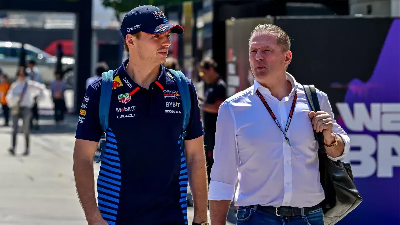 Стюарда FIA уволили через несколько недель после того, как отец Макса Ферстаппена выразил обеспокоенность из-за возможного конфликта интересов.