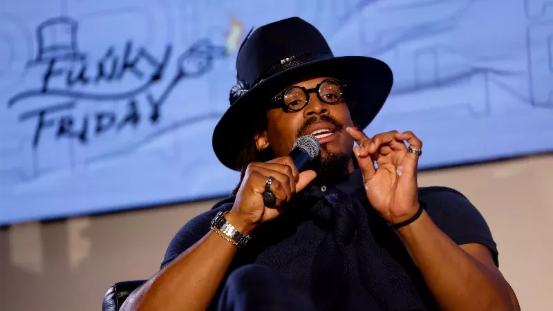 Бывший MVP НФЛ Кэм Ньютон высказался о Джероде Мэйо и призвал привлечь «Нью-Ингленд Пэтриотс» к ответственности.