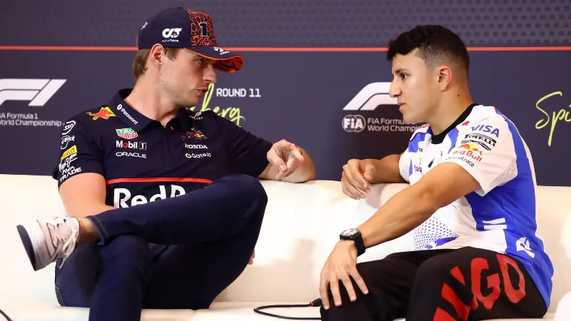 Бывший гонщик Red Bull призывает команду не переводить Исака Хаджара в напарники к Максу Ферстаппену.