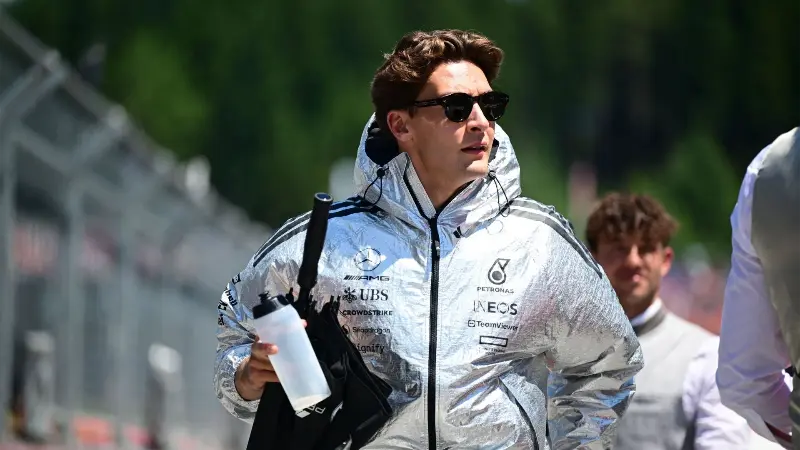 В радиоэфире, не попавшем в трансляцию, прозвучал уморительный вердикт Джорджа Расселла по поводу инцидента Макса Ферстаппена и Льюиса Хэмилтона.