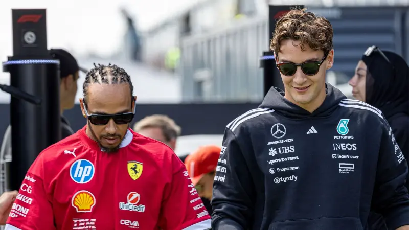 Джордж Расселл рассказал о главном опыте, который он перенял у Льюиса Хэмилтона во время выступлений за Mercedes, назвав своего напарника «настоящим лидером».