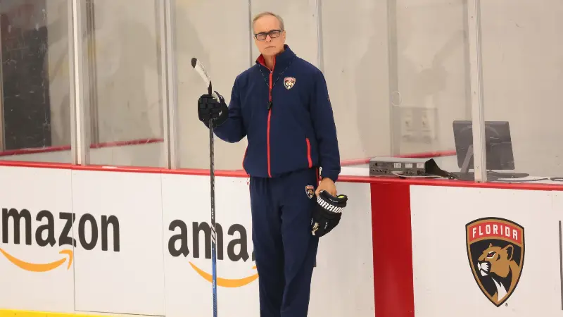 Главный тренер «Флориды Пантерз» Пол Морис высказал свое мнение по поводу многочисленных удалений до конца игры и драк в предсезонном матче против «Тампа-Бэй Лайтнинг».