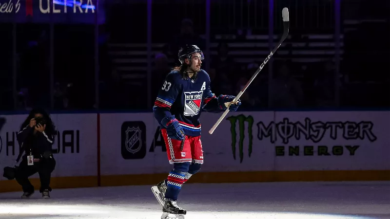 Главный тренер «Нью-Йорк Рейнджерс» Питер Лавиолетт высказался о том, насколько Мика Зибанежад самокритичен к своим ошибкам в поражении команды со счётом 3-6.