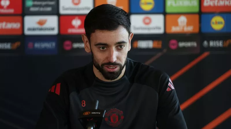 «Он не ведет себя как капитан», - эксперт раскритиковал Бруну Фернандеша, назвав капитана «Манчестер Юнайтед» провалом сезона.