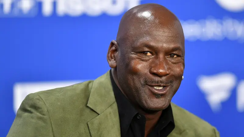 «Он ни разу не превысил порог налога на роскошь», - Джей Уильямс опроверг мнение о том, что Майкл Джордан был «ужасным владельцем», сославшись на его знаменитую прибыль в 3 миллиарда долларов.