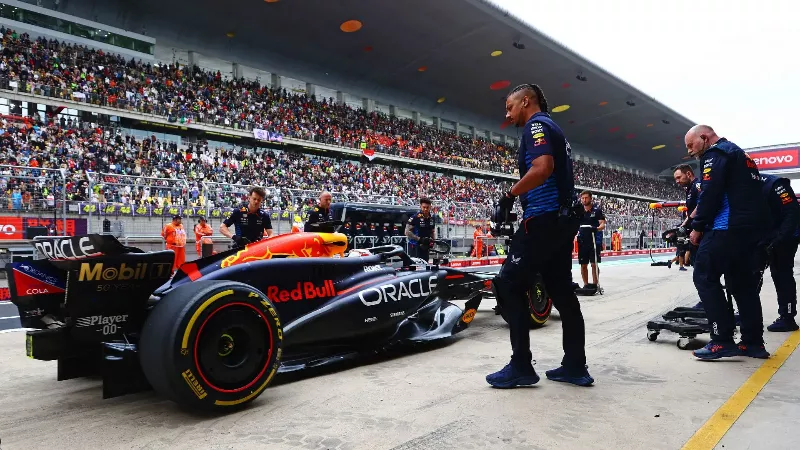 «Он один и тот же парень с понедельника до воскресенья», - механик Red Bull о том, каким Макс Ферстаппен остается вдали от внимания публики.