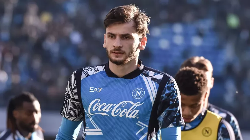 «У него есть скорость, он дерзкий, он идет в центр, он может уйти на фланг», — слова Юргена Клоппа о Хвиче Кварацхелии снова всплыли на фоне слухов о переходе в «Ливерпуль».