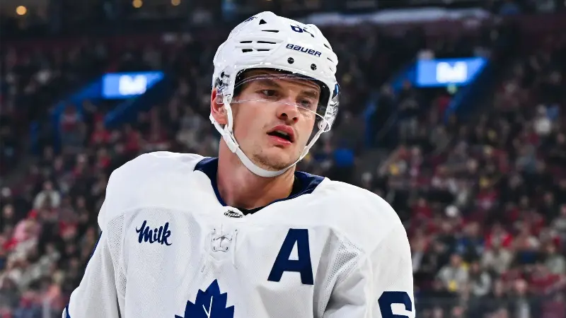 За несколько часов до выставления на драфт отказов Давид Кампф признался, что столкнулся с психологическими трудностями из-за потери места в составе «Торонто Мейпл Лифс».