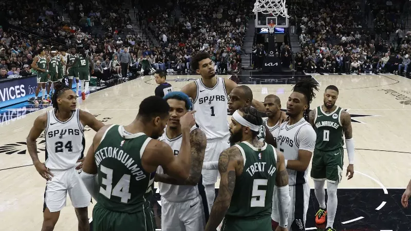 «У меня семья, которую нужно кормить», — Яннис Адетокунбо предостерег Криса Пола, чтобы тот «не испытывал его» после стычки в конце матча