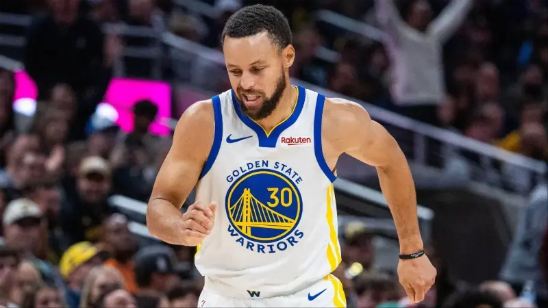 «Я слишком всё усложнил для всех нас», — Стеф Карри признал свой лидерский провал на фоне того, как «Уорриорз» терпят неудачи в гостевых матчах.