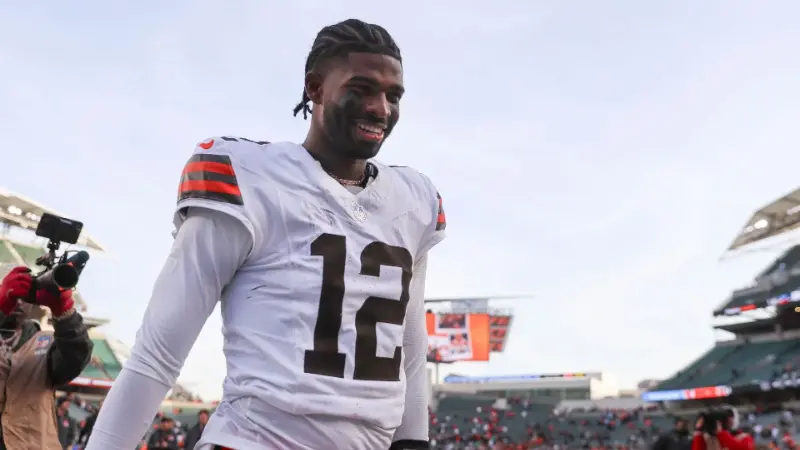 «Если я Шедур Сандерс, почему я должен слушать Тодда Монкена?», - Эммануэль Ачо выразил сомнения в способности нового главного тренера «Браунс» контролировать раздевалку.