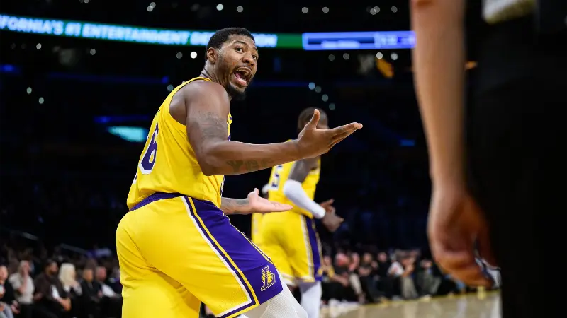 Сыграет ли Маркус Смарт сегодня против «Гриззлис»? Последняя информация о состоянии столпа обороны «Лейкерс» перед матчем Кубка НБА.