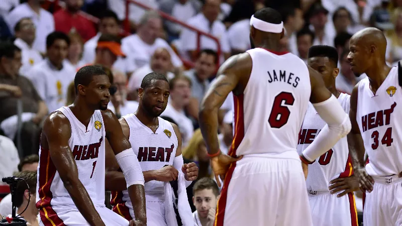 «Это была команда, которая могла выиграть 5 или 6 чемпионатов» — Пэт Райли признался, что был потрясён решением Леброна Джеймса уйти из «Большой тройки» «Майами Хит».