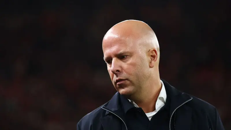 «Это действительно идет вразрез с моими убеждениями», — наставник «Ливерпуля» Арне Слот честно ответил на вопрос о возможной смене подхода на фоне недавней плохой формы.