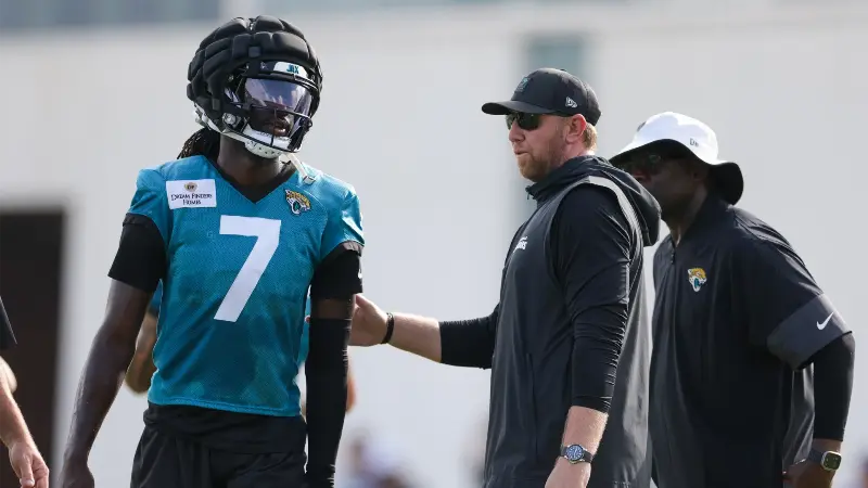 Главный тренер «Джагуарс» Лиам Коэн дал четкий вердикт по поводу слухов о переходе Брайана Томаса-младшего в «Биллс» в преддверии дедлайна обменов.