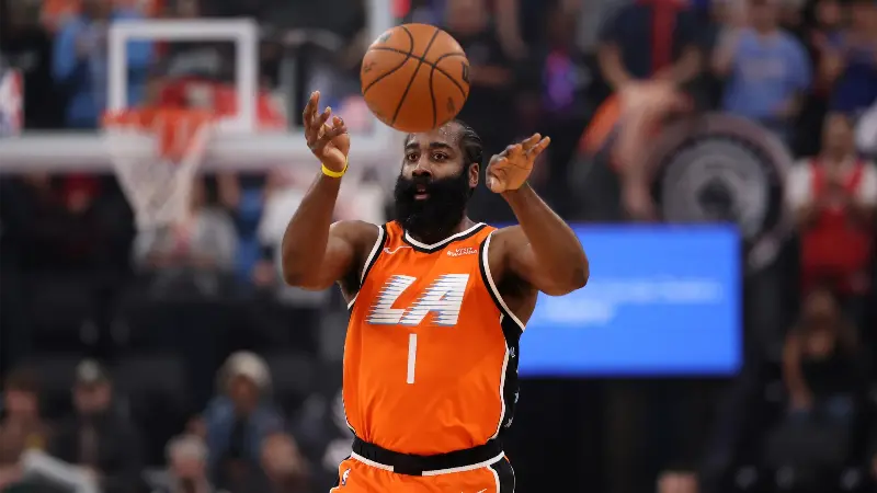 Джеймс Харден выдал «дьявольскую» реакцию глазами, в то время как безумный провал «Клипперс» с составом снова стал очевиден.