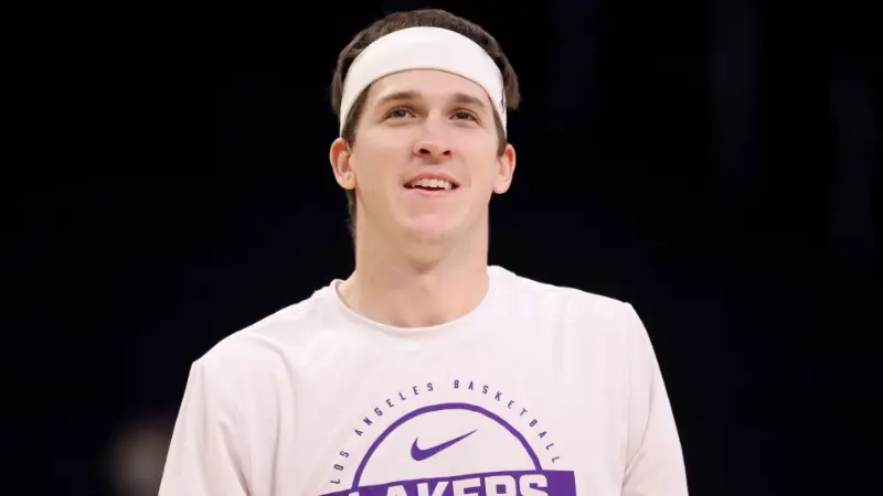 Новости о травмах в «Лос-Анджелес Лейкерс»: подтвержден статус Остина Ривза, двое игроков пропустят встречу с «Кливленд Кавальерс».