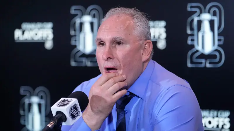 «Это непростительно», - главный тренер «Торонто Мейпл Лифс» Крейг Беруби дал волю разочарованию после поражения от «Монреаль Канадиенс» со счётом 2:5.