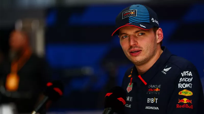 Дерзкое замечание Макса Ферстаппена в адрес британских СМИ после гонки вызвало разъяснения со стороны эксперта